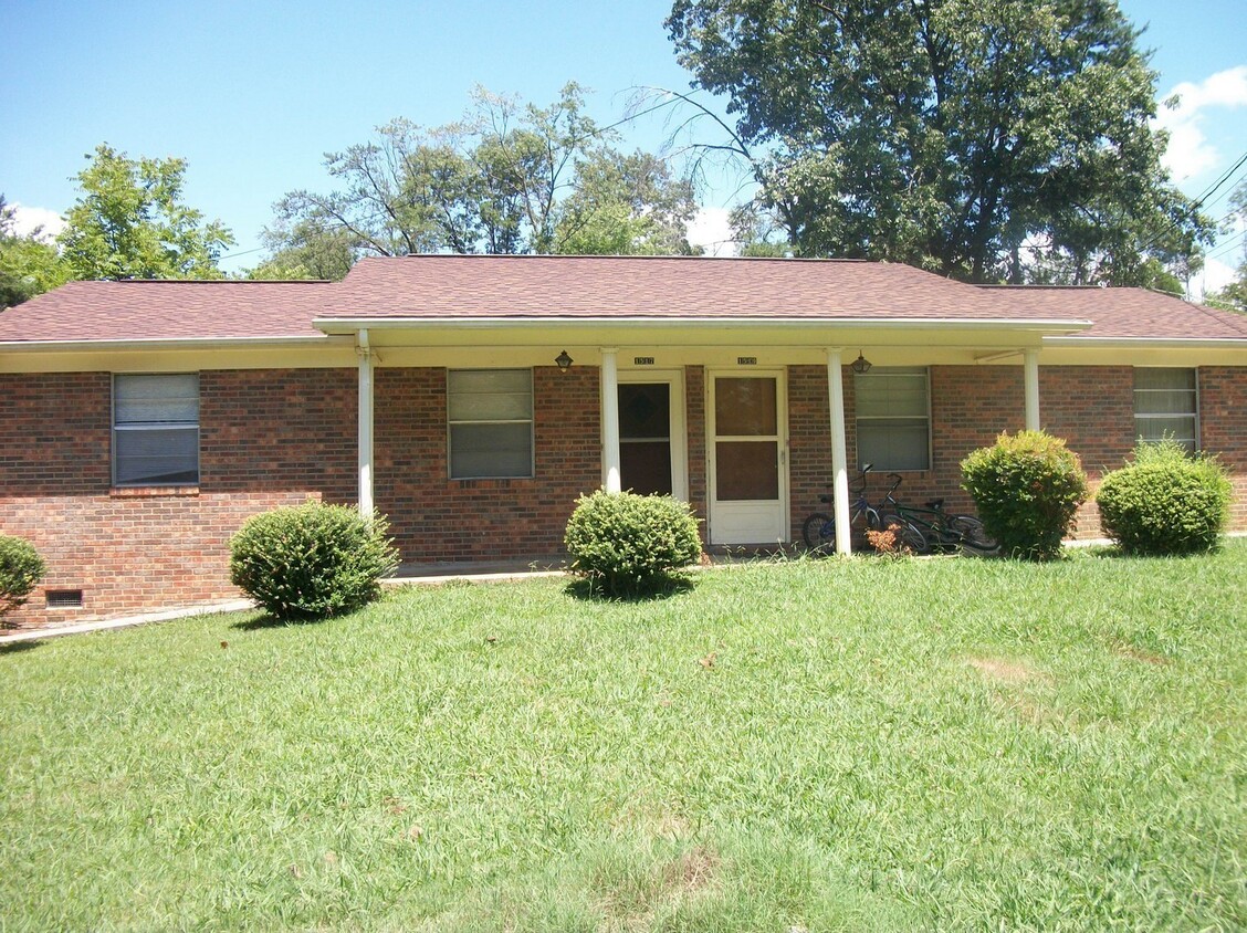 Foto principal - 2 Bedroom 1 bath duplex in Morristown, TN