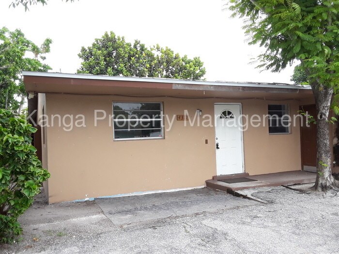 Primary Photo - Nice 2 bedroom with big back yard