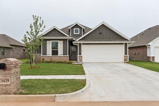 Building Photo - 16129 Villa Valeria Way