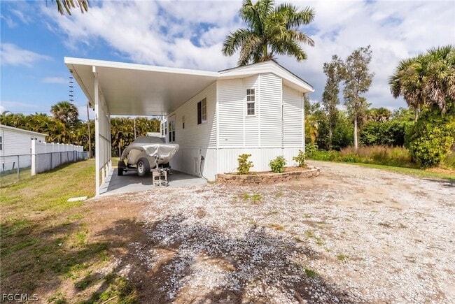 Foto del edificio - 7270 Pinehurst Rd