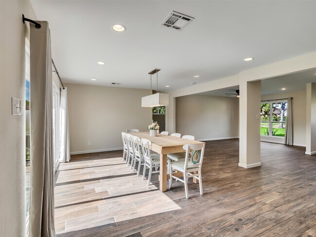 Building Photo - 2103 Longhorn Dr