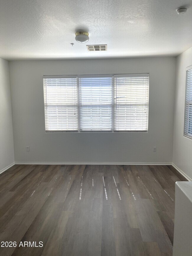 Foto del edificio - 2244 E Huntington Dr