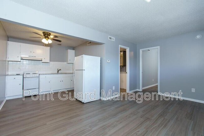 Building Photo - 2626 W. 9th St. #114