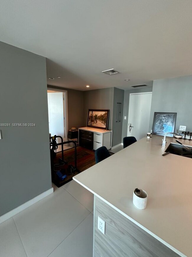 Building Photo - Enjoy this spacious 1-bedroom + DEN unit in an excellent location,