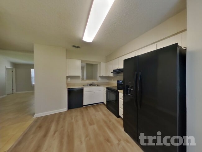 Foto del edificio - 1553 Kingfisher Blvd