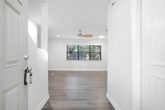 Building Photo - 56 E White Willow Cir