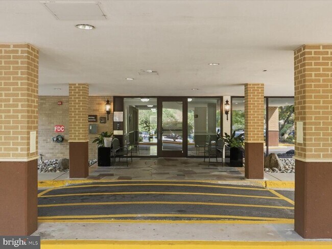 Foto del edificio - 600 Roosevelt Blvd