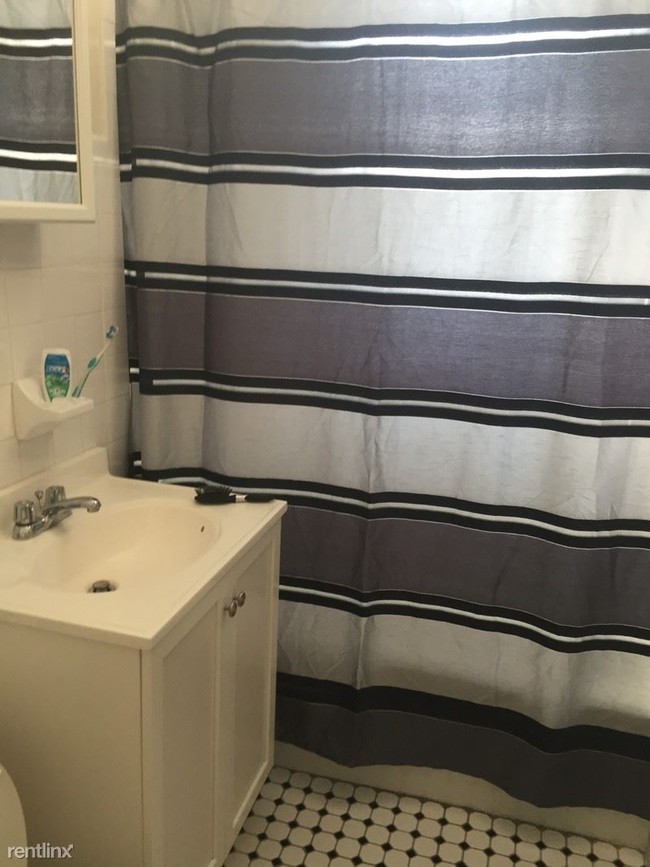 Building Photo - 1 br, 1 bath Apartment - 2548 35th St