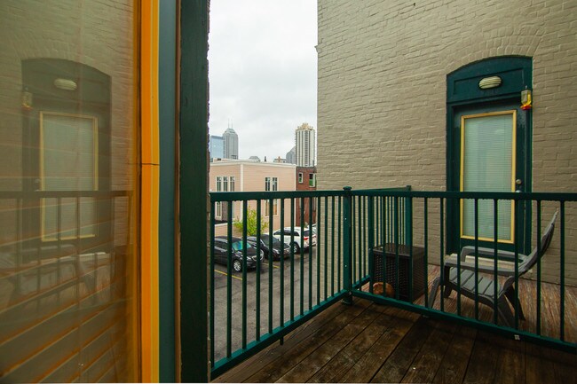 Foto del edificio - Garden Arch Apartments