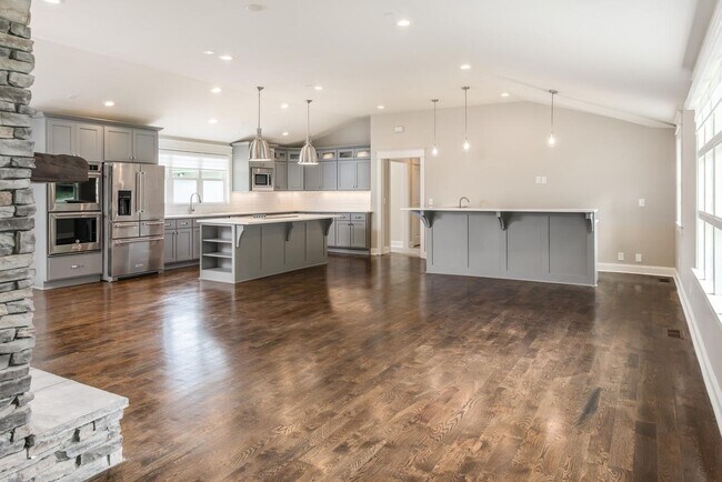 Foto del edificio - Beautifully Renovated Home on Large corner...