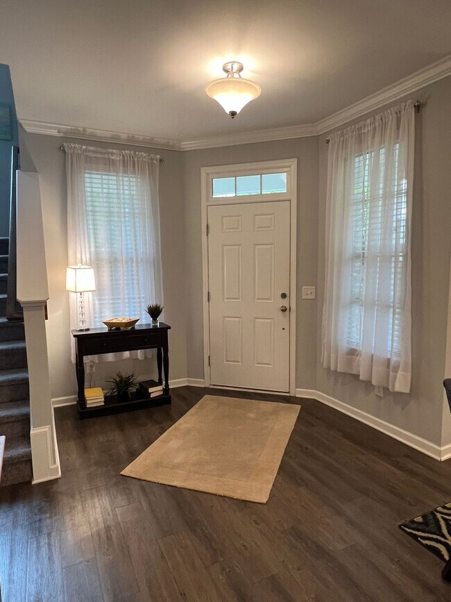 Foto del edificio - FURNISHED Three Bedroom Wellstone Model Home