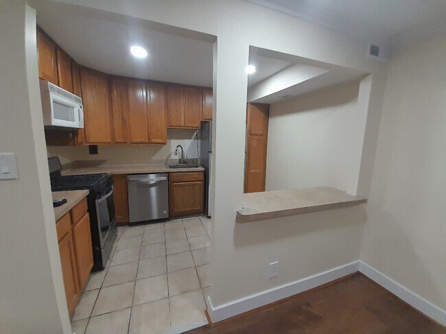 Foto del edificio - 6036 Westchester Park Dr