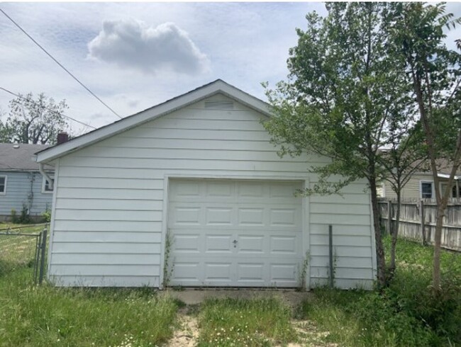Building Photo - Cute 3 bedroom 1 bathroom house