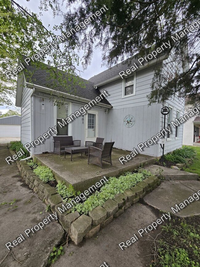 Foto del edificio - Three Bedroom with Oversized Garage
