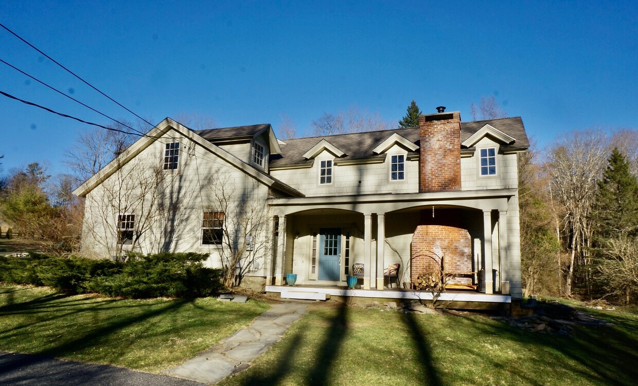 Primary Photo - 1921 Dublin Rd