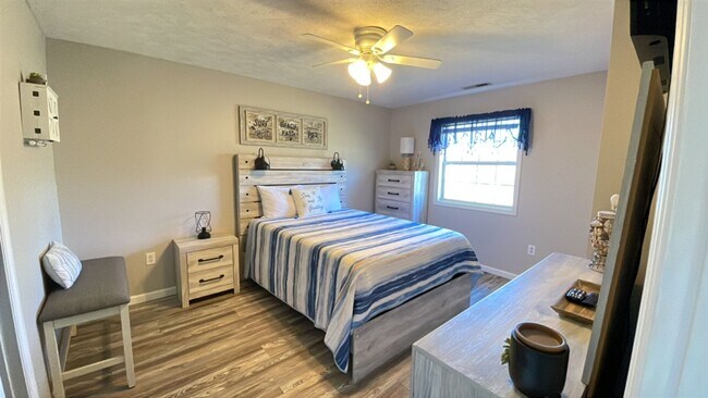 Foto del edificio - 565 White River Dr