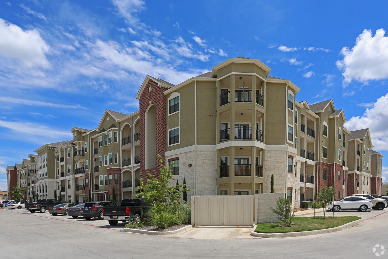 CREEKSIDE VUE APARTMENTS Apartments at 2120 Stephens Pl New Braunfels