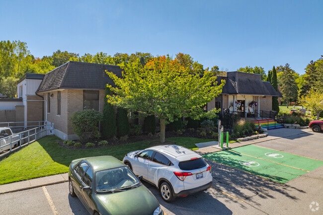 Building Photo - Berkshire Apartments & Townhomes