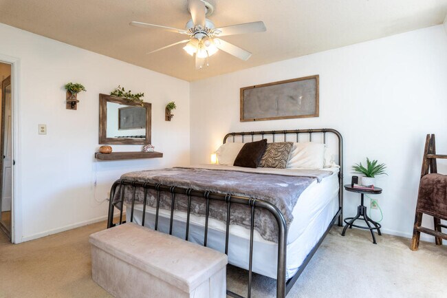 Foto del edificio - 6529 Deane Hill Dr #43