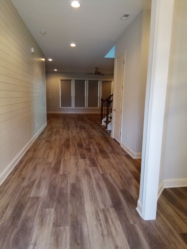 Building Photo - Knoxville 37932 - 4 bed, 3.5 bath home in ...