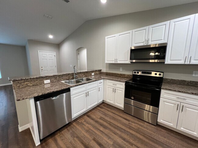 Building Photo - Charming 3 Bedroom, 2 Bathroom Home!!!