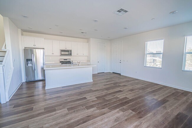 Foto del edificio - Modern 3-Bedroom Home with Solar and Views in the Five Points Community of Valencia!