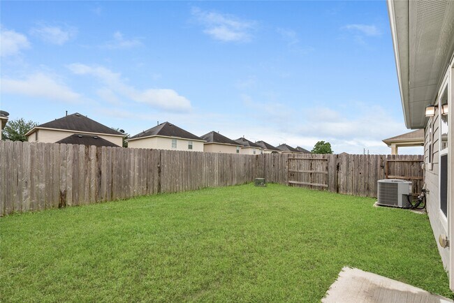 Building Photo - 647 Ash Mill Dr