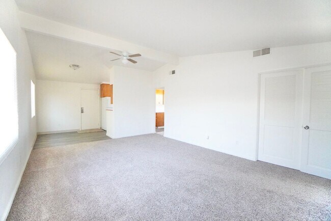 Foto del edificio - Wonderful 3 Bedroom, 2 Bath home in Sacram...