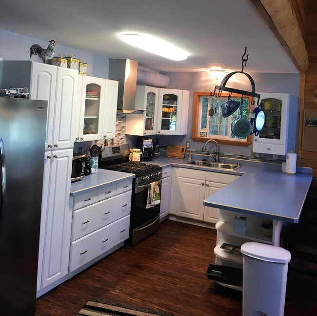 Building Photo - 32992 Johnsons Dr