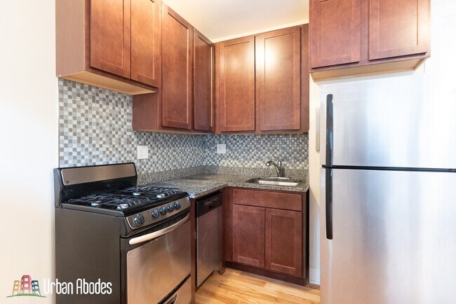 Building Photo - 3731 N Pine Grove Ave