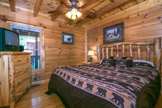Building Photo - 2855 Pine Haven Dr