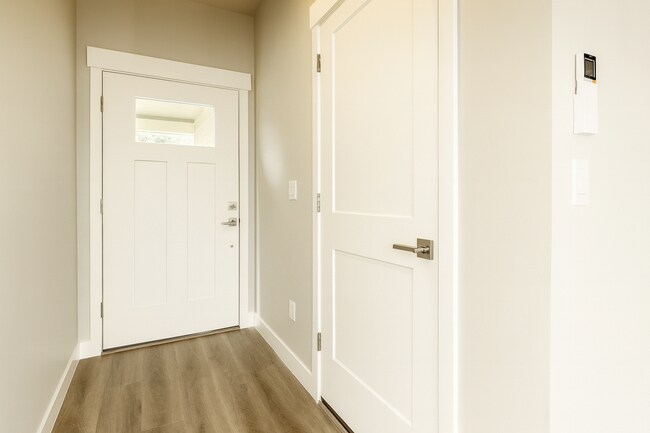 Foto del edificio - Adorable 2x2 with easy access to the river trails, and option to have all utilities included!