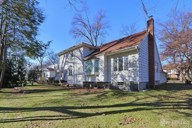 Building Photo - 240 Twin Oaks Terrace