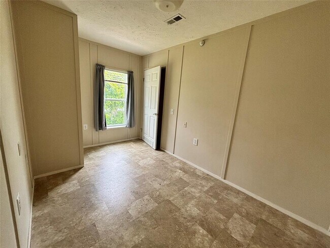 Foto del edificio - 3616 12 W Nugent Ave