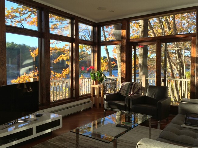 Foto del edificio - Year-Round Riverfront Home in Gloucester (...