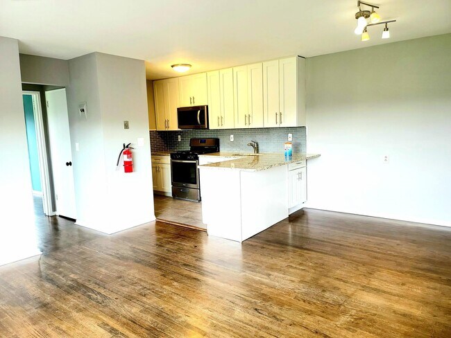 Building Photo - 204 Woodcliff Ave