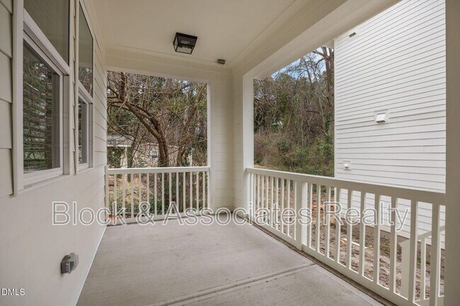 Building Photo - 2811 Wilcox Pl
