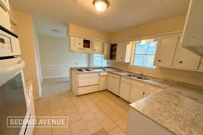 Foto del edificio - 10631 Sagewillow Ln