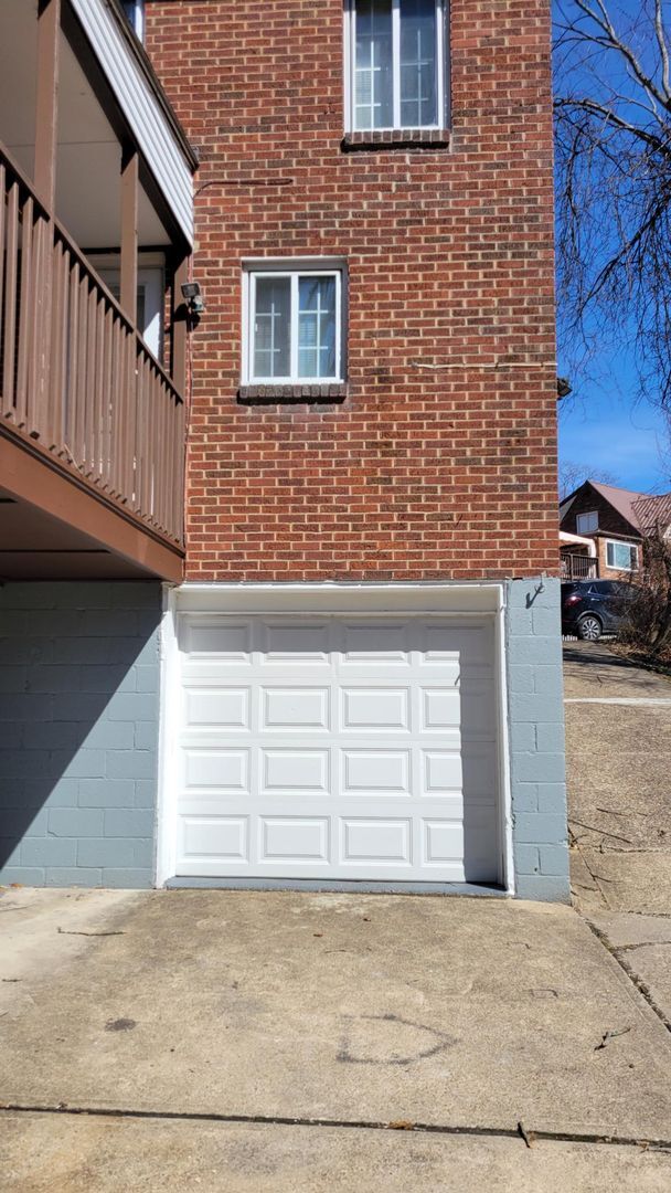 Building Photo - Spacious Three Bedroom Home