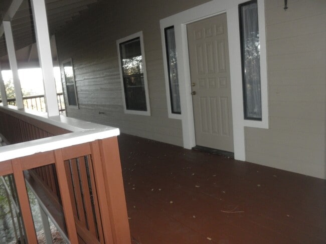 Foto del edificio - 3 bedroom/2.5 bath in Lake Wildwood, Penn ...