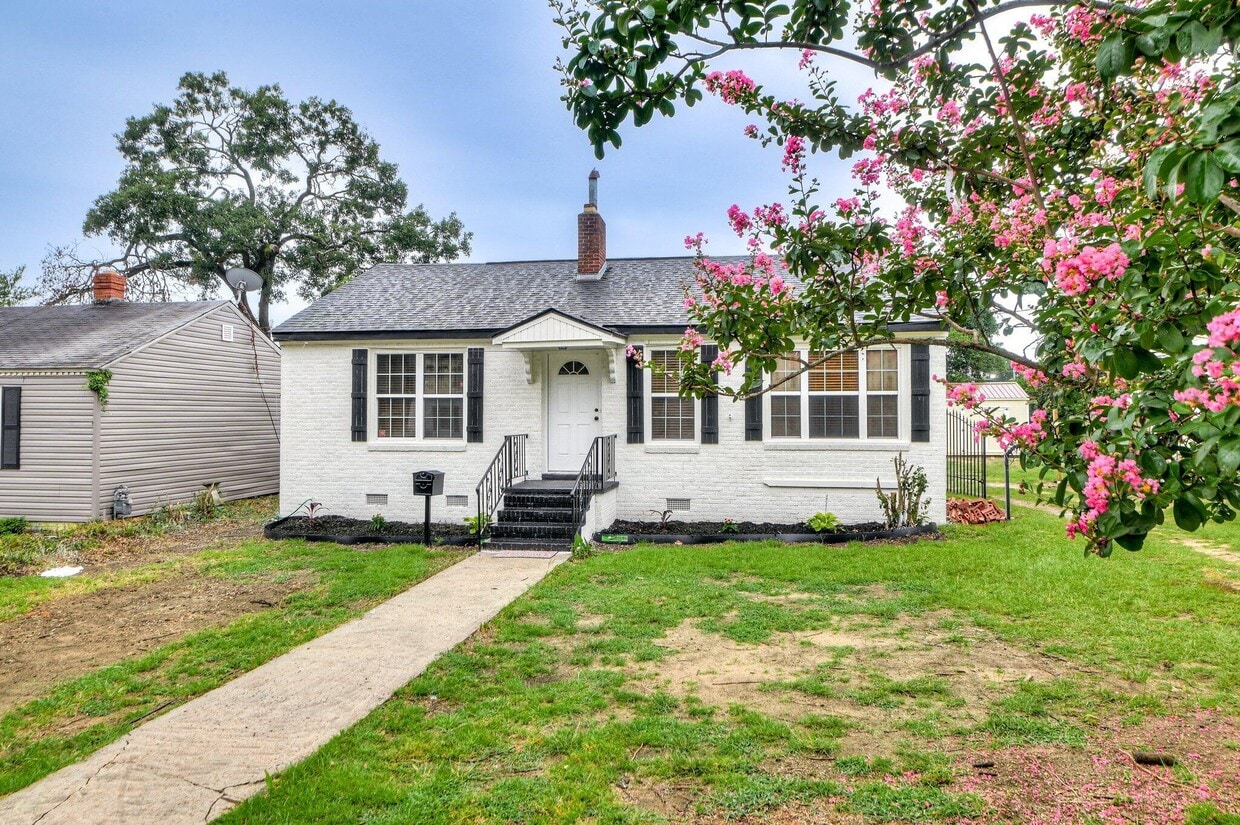 Primary Photo - 2014 Richmond Ave