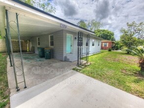 Building Photo - 3919 Skycrest Dr