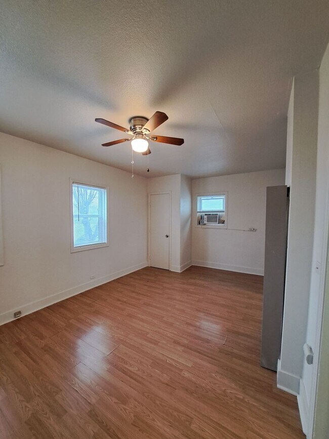 Foto del edificio - 1220-1222 E. Terrace Ave