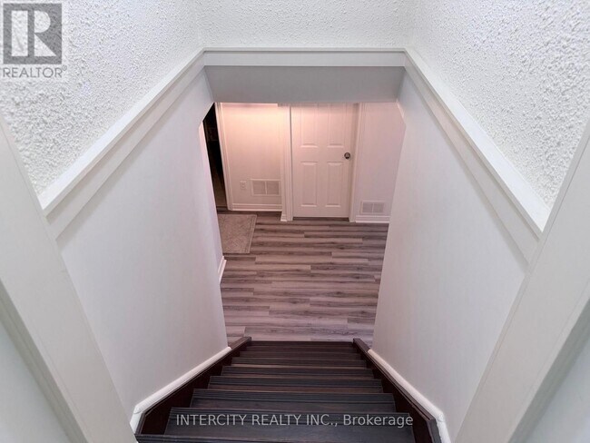 Photo du bâtiment - 36 Strathburn Blvd