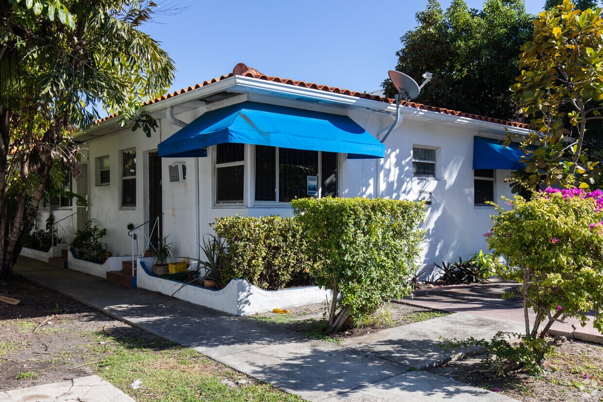 Primary Photo - 755 Jefferson Ave