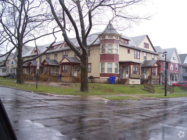 Building Photo - 265-277 Pierpont St