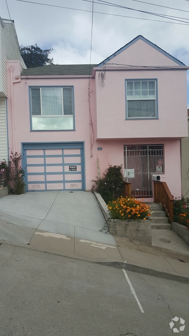 Building Photo - 208 Ward St