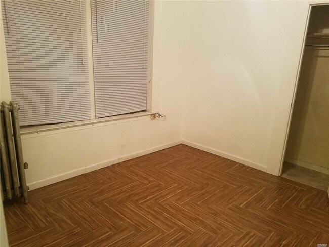 Foto del edificio - 43-17 57th St