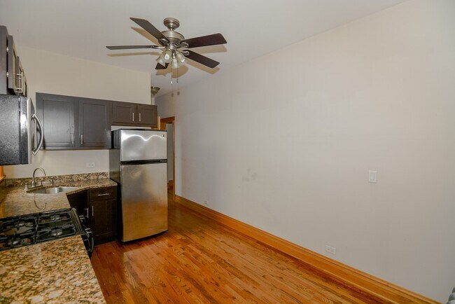 Building Photo - 1148 W Waveland Ave