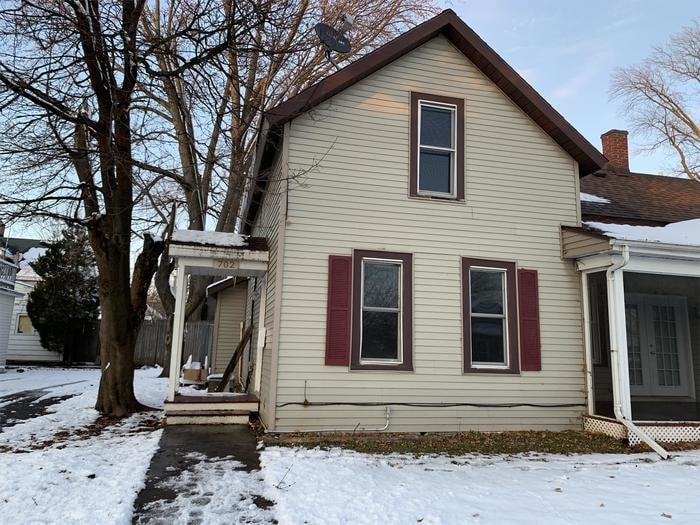 702 1st St, Menasha, WI 54952 Apartment for Rent in Menasha, WI